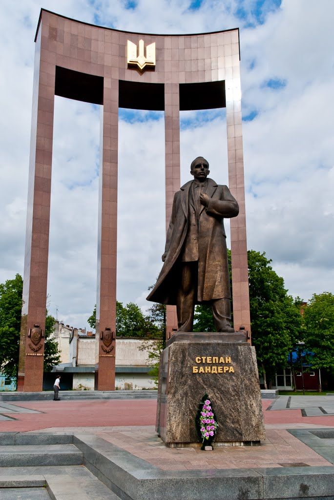 Lvov, pomník Stěpana Bandery, 2007