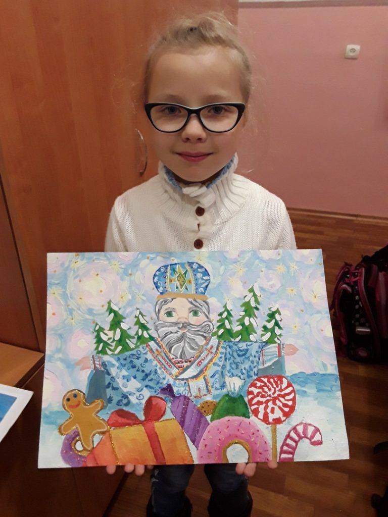 Varvara Kaika, 10, klavíristka, kreslířka, zpěvačka, Doněck, DLR