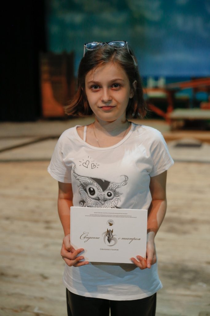 Kaťa Ščerba,14, spisovatelka, dramatička, Alčevsk, LLR