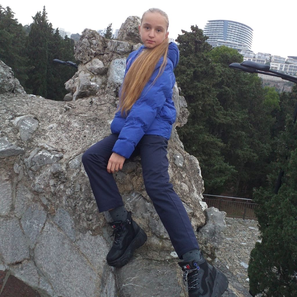 Liza Židkova, 11, zpěvačka, Alčevsk, LLR