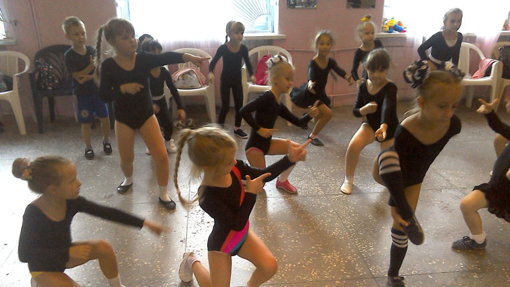 Hodina tance dětí ze souboru LEVIS, září 2017, Alčevsk, LLR